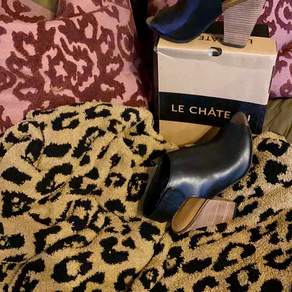 Brand Le Chateau, size 8  and color is black - Picture 6 of 6